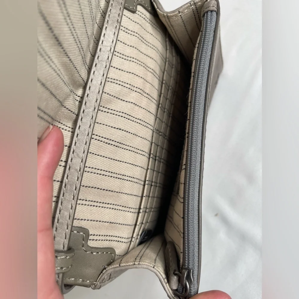 NWOT Frye Melissa gray Distressed Leather Flap Crossbody Wallet - Picture 7 of 11